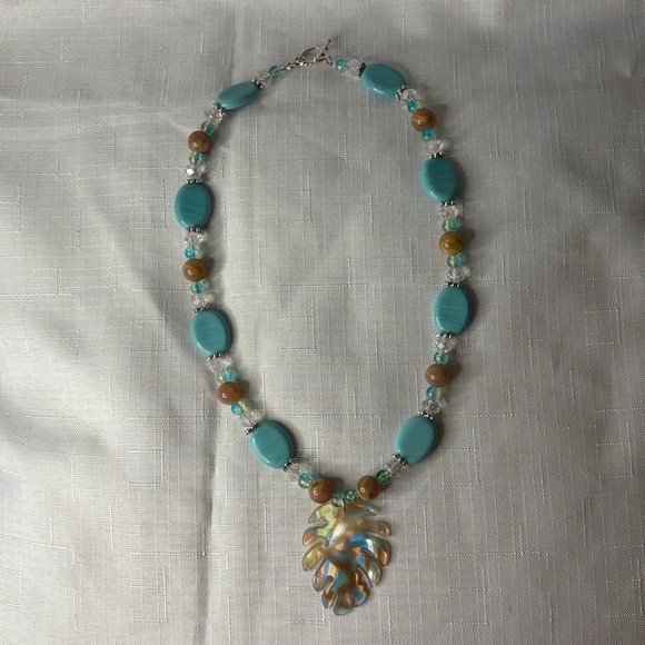 Handcrafted “The Tropical Leaf” Necklace - Picture 4 of 6